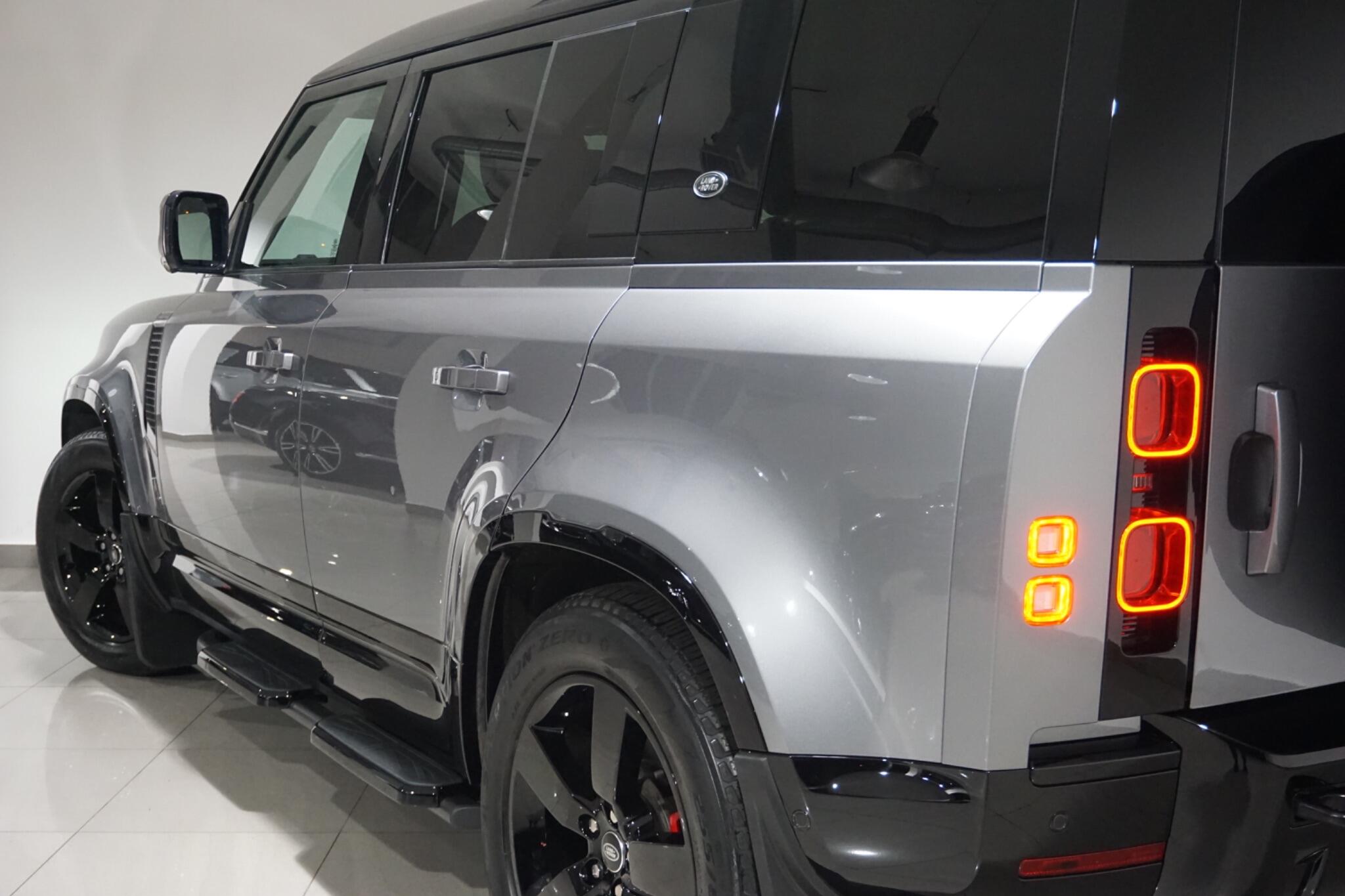 Land Rover Defender 110 3.0 D250 MHEV X-Dynamic SE SUV 5dr Diesel Auto 4WD Euro 6 (s/s) (250 ps)